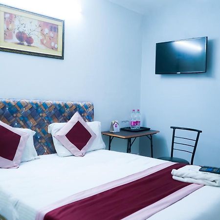 Comodo Satya Niketan Residency Neu-Delhi Exterior foto