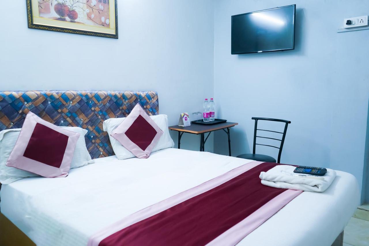 Comodo Satya Niketan Residency Neu-Delhi Exterior foto